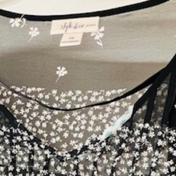 Style & Co Womens Semi-Sheer V-neck Tunic, 3/4 length Bell Sleeves Size 3X - Picture 2 of 5